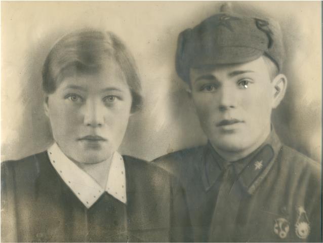 Петунов Павел Захарович со сводной сестрой М.Мелентьевой